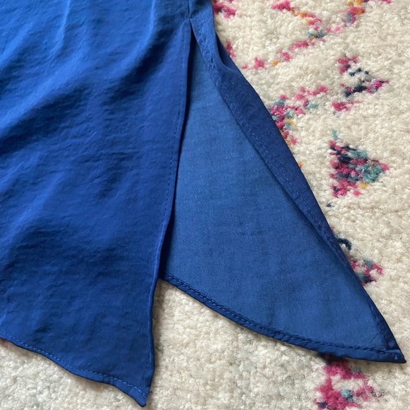 Rachel Roy asymmetrical sleeveless flowy top with adjustable peep hole opening - Picture 6 of 7